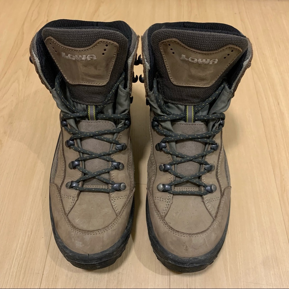 Lowa GTX Hiking Boot